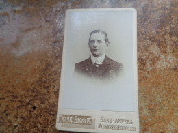 CDV  Carte Photo  Antique  /  Kabinetfoto  /  CDV Photo Card { 6,3 Cm X 10,3 Cm } - Anciennes (Av. 1900)