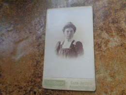 CDV  Carte Photo  Antique  /  Kabinetfoto  /  CDV Photo Card { 6,3 Cm X 10,3 Cm } - Anciennes (Av. 1900)