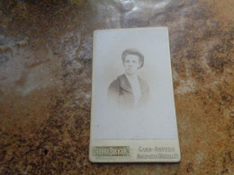 CDV  Carte Photo  Antique  /  Kabinetfoto  /  CDV Photo Card { 6,3 Cm X 10,3 Cm } - Anciennes (Av. 1900)