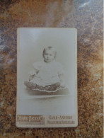 CDV  Carte Photo  Antique  /  Kabinetfoto  /  CDV Photo Card { 6,3 Cm X 10,3 Cm } - Anciennes (Av. 1900)