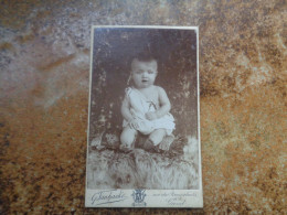 PHOTO CDV  Carte Photo  Antique  /  Kabinetfoto  /  CDV Photo Card { 6,3 Cm X 10,3 Cm } - Anciennes (Av. 1900)