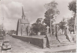 PLOUGRESCANT (22) La Chapelle Saint-Gonery Et Les Trois Croix (Beau Plan Voiture Ancienne)  CPSM GF - Plougrescant