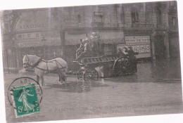 INONDATIONS 1910 - Sauvetage Par Les Pompiers Rue De La Pepiniere - Überschwemmung 1910