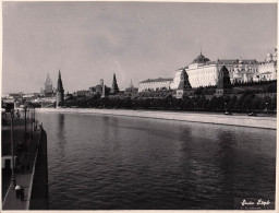 MOSCOU  RUSSIE KREMLIN LORS D'UNE CROISIERE EN URSS EN 1955 A BORD DU MS BATORY GRANDE PHOTO ORIGINALE 24 X 18 CM R4 - Plaatsen