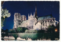 CPSM Dentelée 10.5 X 15 Seine PARIS Notre-Dame Illuminée - Notre Dame De Paris