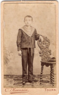 Photo CDV D'un Jeune Garcon   élégant Posant Dans Un Studio Photo A Tours - Oud (voor 1900)