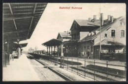 AK Ruhnow, Bahnhof Mit Bahnsteigen  - Pommern
