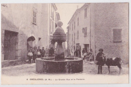 06 Gréolières La Grande Rue Et La Fontaine Chèvre - Autres & Non Classés