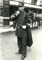 75 PARIS 1900 REPRODUCTION UN GENDARME - Sets And Collections