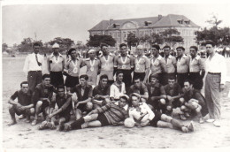 Old Real Original Photo - Men Football Team Photo - Ca. 13x8.8 Cm - Personnes Anonymes
