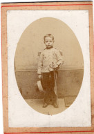 Photo CDV D'un Petit Garcon élégant En Tenue De Chasseur D'Afrique Posant Dans Un Studio Photo - Anciennes (Av. 1900)