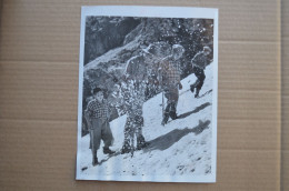 Original Photo Press 18x24cm Tenzing Nornay 1954 Climbing The Alpes Mountaineering Escalade Alpinisme - Sporten