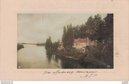 CARTE PHOTO NON IDENTIFIEE REPRESENTANT UNE RIVIERE ET UNE GROSSE MAISON - To Identify