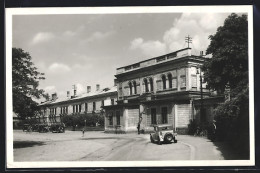 AK Breclav, Bahnhof Mit Passanten  - Tchéquie