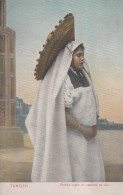 CPA, Tanger, Femme Arabe En Costume De Ville - Tanger