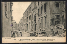 CPA Reims, Bombardé, Rue De L`Université, Ecole Professionelle  - Reims