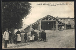 CPA Couhé-Vérac, Place Du Marché, Les Halles  - Altri & Non Classificati