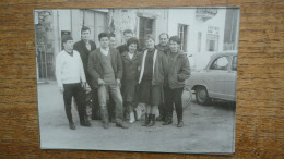 Les Abrets Où Environs : Isère , (années 50-60) Un Groupe De Jeunes ( Photo 18 X 13 Cm ) - Lieux
