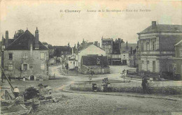 58 - Clamecy - Avenue Je La République Et Place Des Barrières - CPA - Oblitération De 1917 - Voir Scans Recto-Verso - Clamecy
