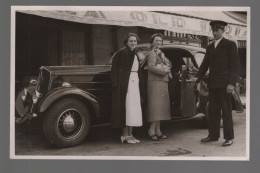 CPA - Carte-Photo De 2 Femmes Et D'un Voiturier Devant Une Peugeot 601 Et Un Hôtel-restaurant - Années 30 - Non Circulée - Foto
