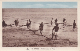 Gabès, Pêcheurs Sur La Plage - Tunisie