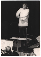 Fotografie ORF-Fotodienst, Dirigent Leonard Bernstein Dirigerit Das Orchester, 1983  - Célébrités