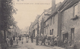 Bellou-en-Houlme. Arrivée Route De Briouze.  ( Maréchal Ferrant ) - Other & Unclassified