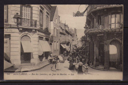 Montargis - Rue Des Lauriers - Un Jour De Marche - Franchise Militaire 1915 - Montargis