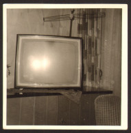 Abstract Old TV Interior Old Photo 9x9 Cm #37967 - Anonyme Personen