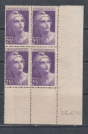 France N° 731 XX  Marianne De Gandon 25 F. Violet En Bloc De 4 Coin Daté Du 26 . 4 . 45, Sans Charnière, TB - 1940-1949