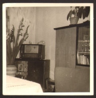 Abstract Old Radio Interior Old Photo 9x9 Cm #37968 - Anonyme Personen