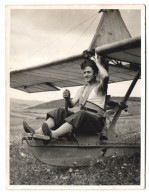 2 Fotografien Sturm, Neustadt / Saale, Segelflug, Junger Pilot Im Segelflugzeug Sitzend  - Aviation