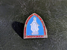 G Pins Monaco Monaco Venerable Archiconfrerie Notre Dame De La Misericorde Eglise Cathedrale Christ Vierge Marie Taille - Cities