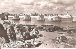 LES SABLES D'OLONNE (85) Entrée Du Port Et La Plage En 1959  CPSM  PF - Sables D'Olonne