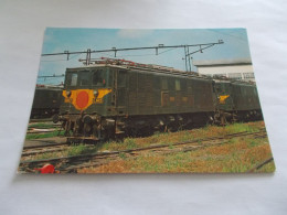 THEME TRAIN  CHEMINS DE FER MAROCAINS CFM N° E 602 AU DEPOT DE CASABLANCA AVRIL 1978 - Bahnhöfe Mit Zügen