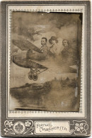 1920circa-cartoncino Foto Allegoria Famigliola In Volo Formato Margherita - Photographie