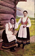 CPA Frauen In Norwegischer Tracht, Portrait, Harke - Costumes