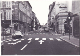 Photo Originale - 69 - Rhone - VILLEFRANCHE Sur SAONE - Rue Victor Hugo - Pharmacie - 2CV Citroen - Plaatsen