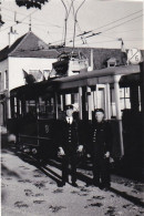Photo - DIJON - 1960 - Employés Devant Le Tramway Electrique  - Non Classés