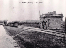 Photo 24.0 X 18.0 Cm  - Chemin De Fer Du Beaujolais - Gare De SARCEY ( Rhone )  - Retirage - Treinen