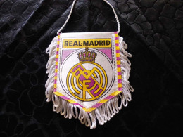 Joli Fanion Football, Real Madrid - Bekleidung, Souvenirs Und Sonstige