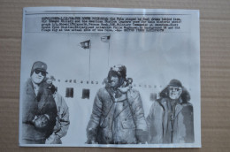 Original Photo Press 18x23cm 1958 E. Hillary At South Pole Amundsen Scott Base Mountaineering Escalade Alpinisme - Sporten