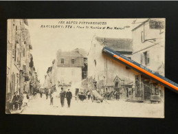 V180V - LES ALPES PITTORESQUES BARCELONNETTE - Place St Maurice Et Rue Manuel - Alpes De Haute Provence - Barcelonnetta
