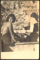 Nice Bikini Woman Female  Girl Smiling On Boat   Real Old Photo 9x14cm #40488 - Anonyme Personen