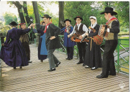 LES ENFANTS DE L'AUVERGNE - à L'heure De La Bourrée - Auvergne Types D'Auvergne