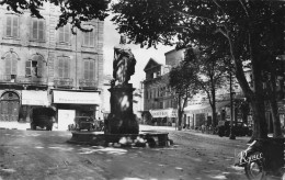 CPSM Aix En Provence-Cours Mirabeau Et Statue Du Roy René-Timbre      L2961 - Aix En Provence