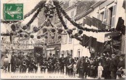 80 SAINT VALERY SUR SOMME - Rue De La Ferté. Festival 1910 - Saint Valery Sur Somme