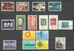 LIECHTENSTEIN 1961/1980 GRAN CONJUNTO DE SELLOS ** SERIES COMPLETAS EN COLECCION SIN FIJASELLOS - Ungebraucht