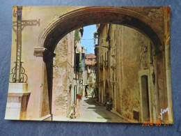 UNE RUE DU VIEIL ANTIBES - Antibes - Old Town