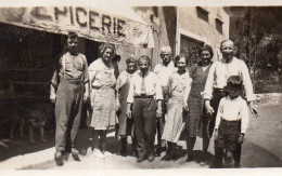 Photographie Vintage Photo Snapshot Le Teil Ardèche épicerie Groupe  - Places